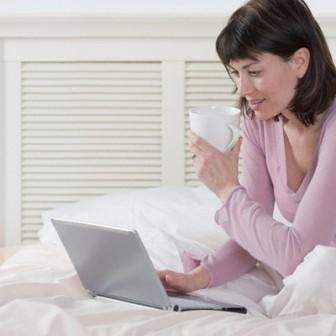 lady-working-at-home lady-working-at-home