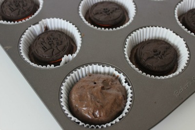 oreo stuffed cupcakes process