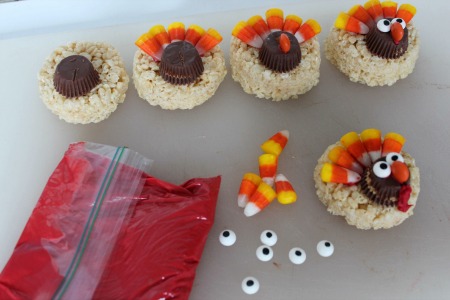 Rice Krispie Treats Turkey - a fun Thanksgiving dessert