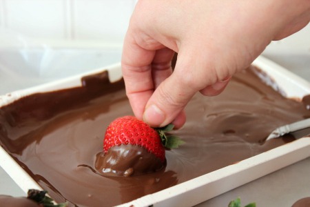 How To Make The Perfect Chocolate Covered Strawberries process