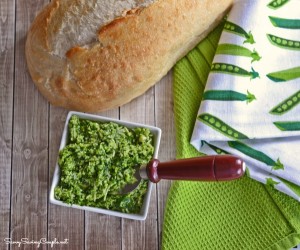 Spinach-Pesto-and-bread-1