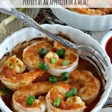 Perfect as an appetizer or even a light dinner, this garlic shrimp with Sriracha sauce is easy to make and full of flavor. Serve with toasted bread slices!