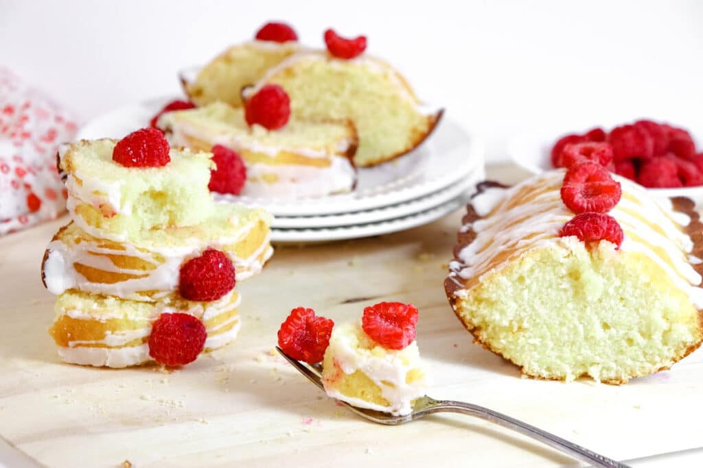 raspberry breakfast cake slices 