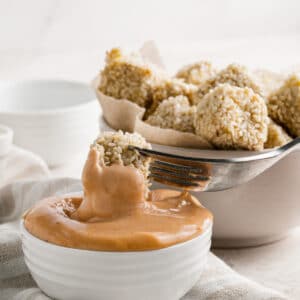 crispy sesame tofu bites with sriracha dip